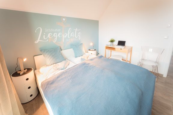 Schlafzimmer 1